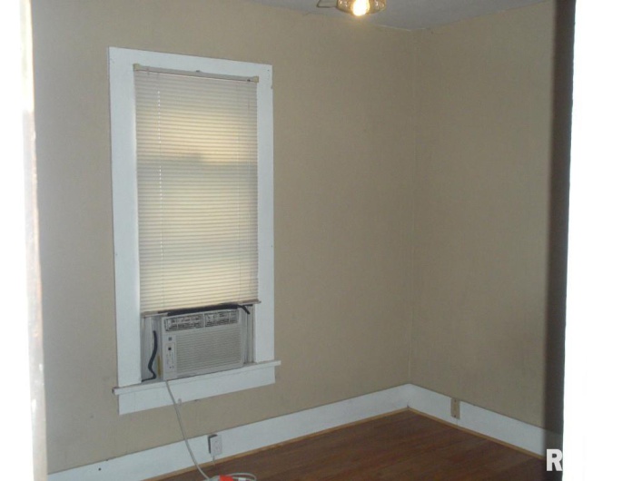 524 17TH Street, Murphysboro, Illinois 62966, 2 Bedrooms Bedrooms, 0 ,1 BathroomBathrooms,Residential,For Sale,17TH,0,RMAEB459447