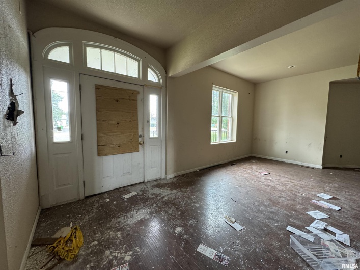 505 MAIN Street, Carbondale, Illinois 62901, 7 Bedrooms Bedrooms, 0 ,1 BathroomBathrooms,Residential,For Sale,MAIN,0,RMAEB459452