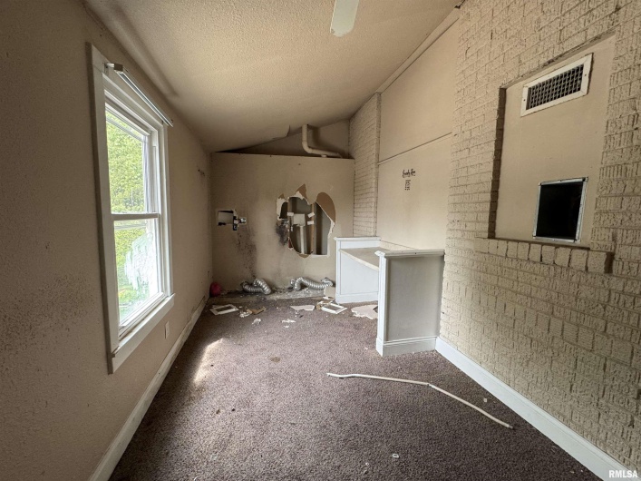 505 MAIN Street, Carbondale, Illinois 62901, 7 Bedrooms Bedrooms, 0 ,1 BathroomBathrooms,Residential,For Sale,MAIN,0,RMAEB459452