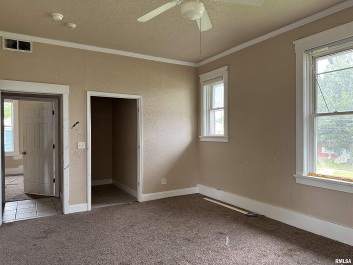505 MAIN Street, Carbondale, Illinois 62901, 7 Bedrooms Bedrooms, 0 ,1 BathroomBathrooms,Residential,For Sale,MAIN,0,RMAEB459452