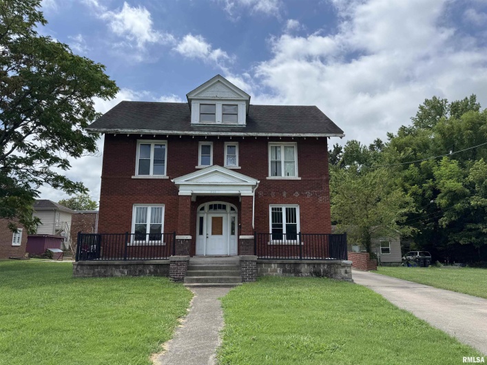 505 MAIN Street, Carbondale, Illinois 62901, 7 Bedrooms Bedrooms, 0 ,1 BathroomBathrooms,Residential,For Sale,MAIN,0,RMAEB459452