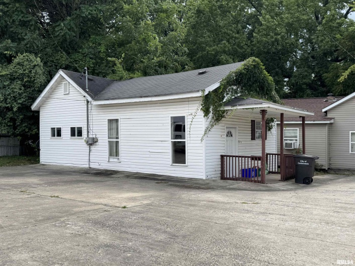 505 MAIN Street, Carbondale, Illinois 62901, 7 Bedrooms Bedrooms, 0 ,1 BathroomBathrooms,Residential,For Sale,MAIN,0,RMAEB459452