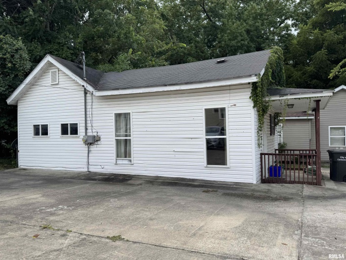 505 MAIN Street, Carbondale, Illinois 62901, 7 Bedrooms Bedrooms, 0 ,1 BathroomBathrooms,Residential,For Sale,MAIN,0,RMAEB459452
