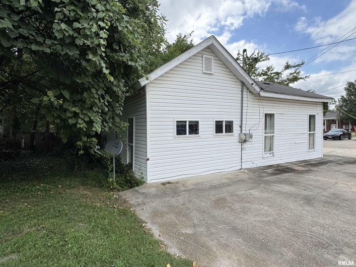 505 MAIN Street, Carbondale, Illinois 62901, 7 Bedrooms Bedrooms, 0 ,1 BathroomBathrooms,Residential,For Sale,MAIN,0,RMAEB459452