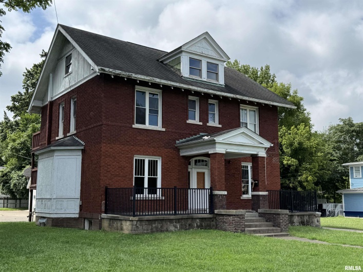 505 MAIN Street, Carbondale, Illinois 62901, 7 Bedrooms Bedrooms, 0 ,1 BathroomBathrooms,Residential,For Sale,MAIN,0,RMAEB459452
