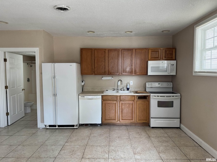 505 MAIN Street, Carbondale, Illinois 62901, 7 Bedrooms Bedrooms, 0 ,1 BathroomBathrooms,Residential,For Sale,MAIN,0,RMAEB459452