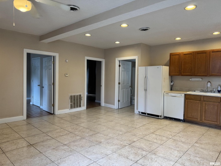 505 MAIN Street, Carbondale, Illinois 62901, 7 Bedrooms Bedrooms, 0 ,1 BathroomBathrooms,Residential,For Sale,MAIN,0,RMAEB459452