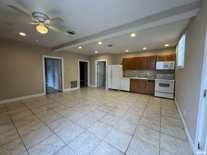 505 MAIN Street, Carbondale, Illinois 62901, 7 Bedrooms Bedrooms, 0 ,1 BathroomBathrooms,Residential,For Sale,MAIN,0,RMAEB459452