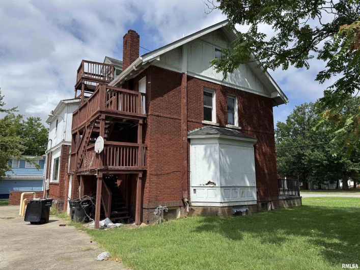505 MAIN Street, Carbondale, Illinois 62901, 7 Bedrooms Bedrooms, 0 ,1 BathroomBathrooms,Residential,For Sale,MAIN,0,RMAEB459452
