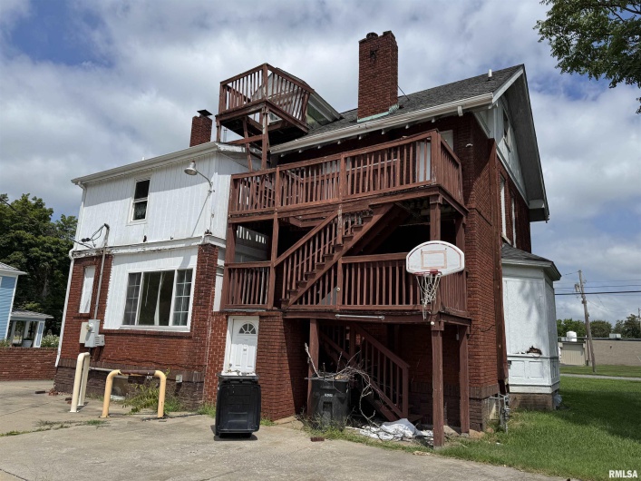 505 MAIN Street, Carbondale, Illinois 62901, 7 Bedrooms Bedrooms, 0 ,1 BathroomBathrooms,Residential,For Sale,MAIN,0,RMAEB459452