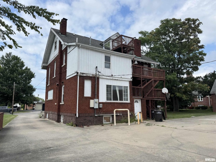 505 MAIN Street, Carbondale, Illinois 62901, 7 Bedrooms Bedrooms, 0 ,1 BathroomBathrooms,Residential,For Sale,MAIN,0,RMAEB459452