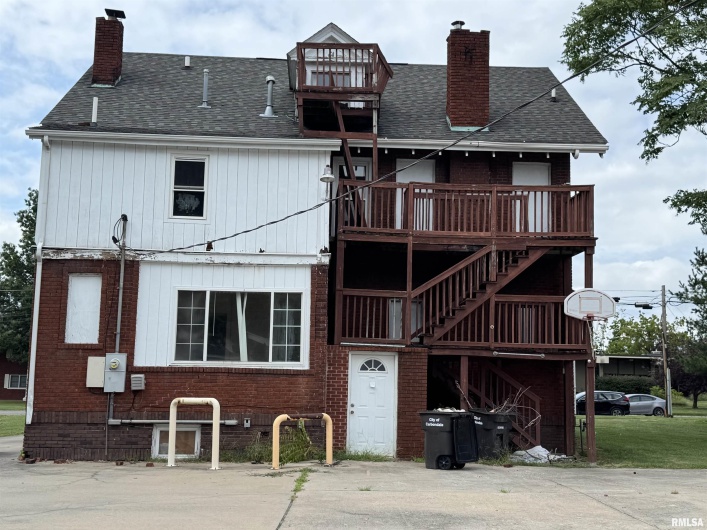 505 MAIN Street, Carbondale, Illinois 62901, 7 Bedrooms Bedrooms, 0 ,1 BathroomBathrooms,Residential,For Sale,MAIN,0,RMAEB459452