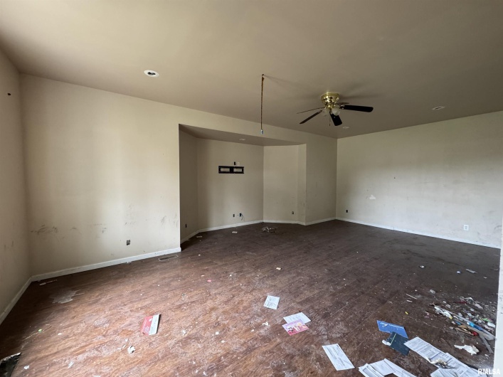 505 MAIN Street, Carbondale, Illinois 62901, 7 Bedrooms Bedrooms, 0 ,1 BathroomBathrooms,Residential,For Sale,MAIN,0,RMAEB459452