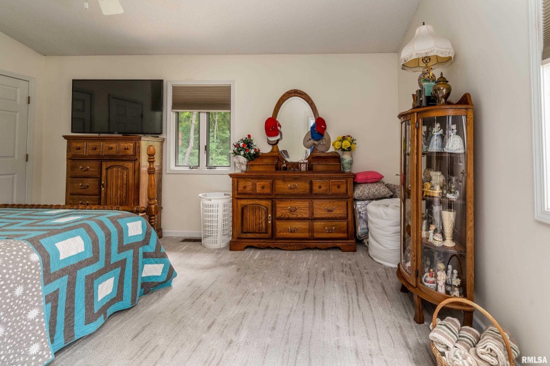 173 Lake Indian Hills Circle, Carbondale, Illinois 62902, 5 Bedrooms Bedrooms, 0 ,3 BathroomsBathrooms,Residential,For Sale,Lake Indian Hills,0,RMAEB459456
