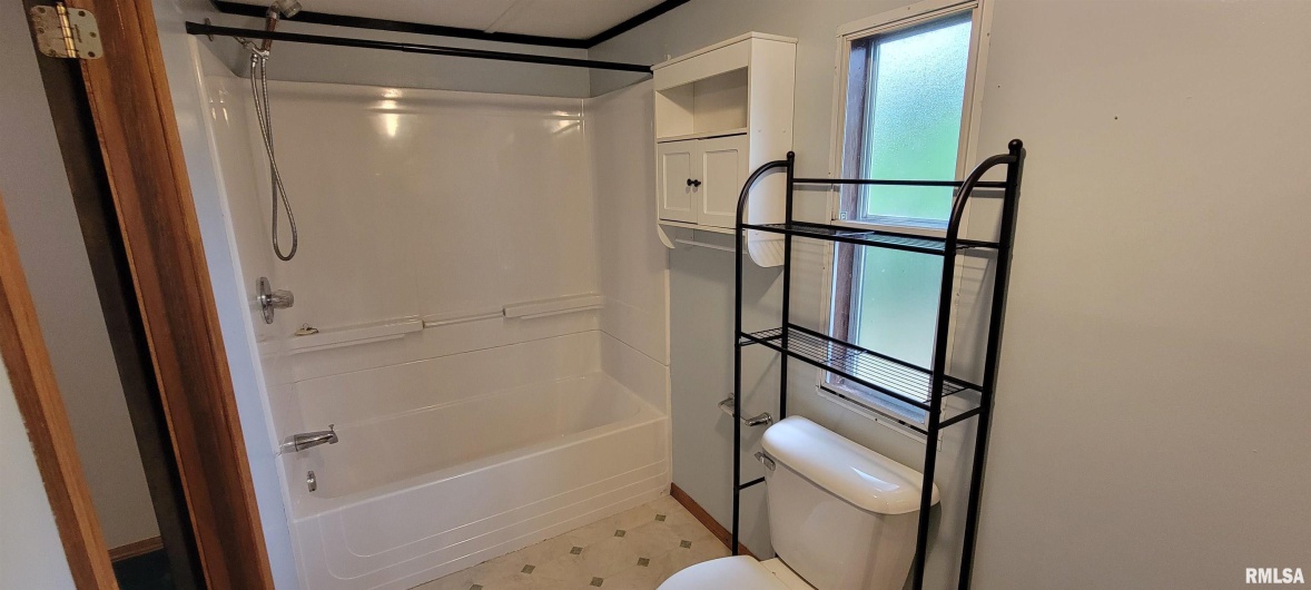 1535 Maureen Avenue Drive, Marion, Illinois 62959, 3 Bedrooms Bedrooms, 0 ,2 BathroomsBathrooms,Residential,For Sale,Maureen,0,RMAEB459466