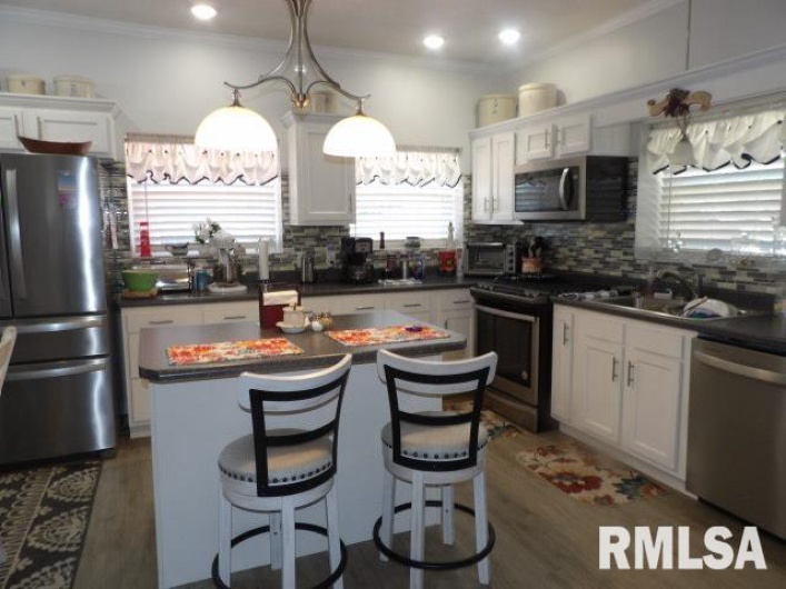 305 CHURCH Street, Harrisburg, Illinois 62946, 3 Bedrooms Bedrooms, 0 ,2 BathroomsBathrooms,Residential,For Sale,CHURCH,0,RMAEB459468