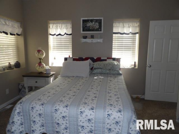 305 CHURCH Street, Harrisburg, Illinois 62946, 3 Bedrooms Bedrooms, 0 ,2 BathroomsBathrooms,Residential,For Sale,CHURCH,0,RMAEB459468
