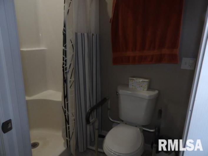 305 CHURCH Street, Harrisburg, Illinois 62946, 3 Bedrooms Bedrooms, 0 ,2 BathroomsBathrooms,Residential,For Sale,CHURCH,0,RMAEB459468