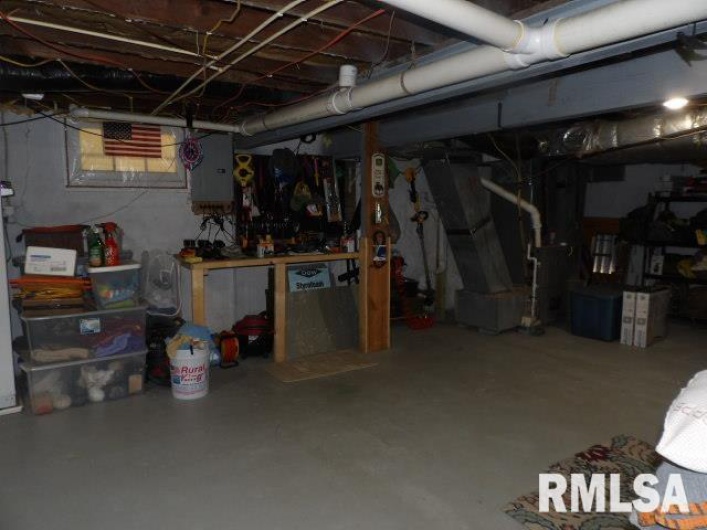 305 CHURCH Street, Harrisburg, Illinois 62946, 3 Bedrooms Bedrooms, 0 ,2 BathroomsBathrooms,Residential,For Sale,CHURCH,0,RMAEB459468