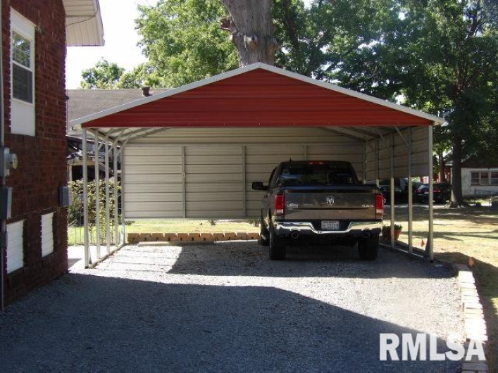305 CHURCH Street, Harrisburg, Illinois 62946, 3 Bedrooms Bedrooms, 0 ,2 BathroomsBathrooms,Residential,For Sale,CHURCH,0,RMAEB459468