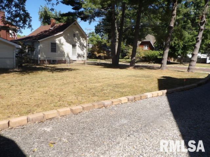 305 CHURCH Street, Harrisburg, Illinois 62946, 3 Bedrooms Bedrooms, 0 ,2 BathroomsBathrooms,Residential,For Sale,CHURCH,0,RMAEB459468