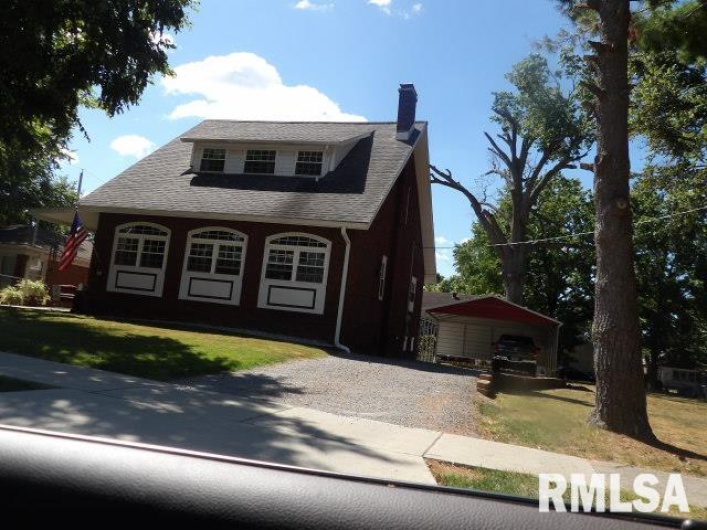 305 CHURCH Street, Harrisburg, Illinois 62946, 3 Bedrooms Bedrooms, 0 ,2 BathroomsBathrooms,Residential,For Sale,CHURCH,0,RMAEB459468