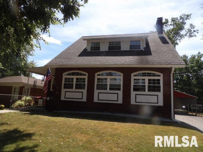 305 CHURCH Street, Harrisburg, Illinois 62946, 3 Bedrooms Bedrooms, 0 ,2 BathroomsBathrooms,Residential,For Sale,CHURCH,0,RMAEB459468