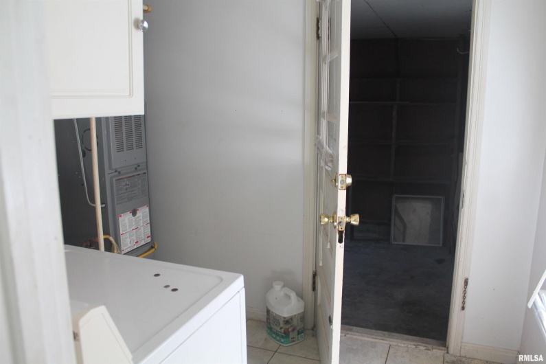 802 JOHNSON Street, Carbondale, Illinois 62901, 3 Bedrooms Bedrooms, 0 ,1 BathroomBathrooms,Residential,For Sale,JOHNSON,0,RMAEB459476