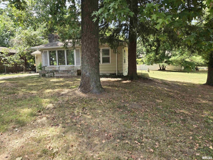 802 JOHNSON Street, Carbondale, Illinois 62901, 3 Bedrooms Bedrooms, 0 ,1 BathroomBathrooms,Residential,For Sale,JOHNSON,0,RMAEB459476