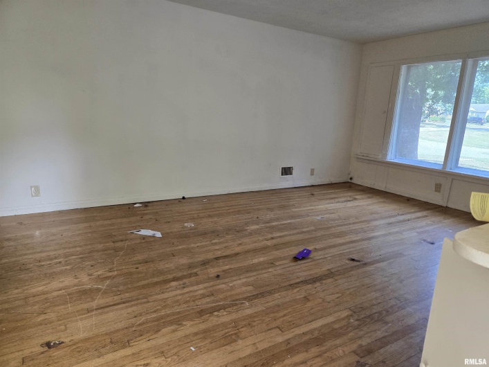 802 JOHNSON Street, Carbondale, Illinois 62901, 3 Bedrooms Bedrooms, 0 ,1 BathroomBathrooms,Residential,For Sale,JOHNSON,0,RMAEB459476