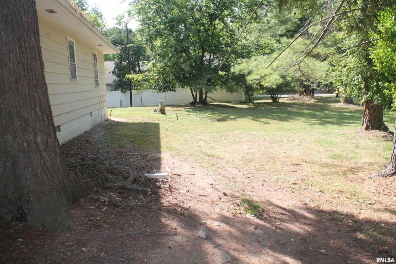 802 JOHNSON Street, Carbondale, Illinois 62901, 3 Bedrooms Bedrooms, 0 ,1 BathroomBathrooms,Residential,For Sale,JOHNSON,0,RMAEB459476