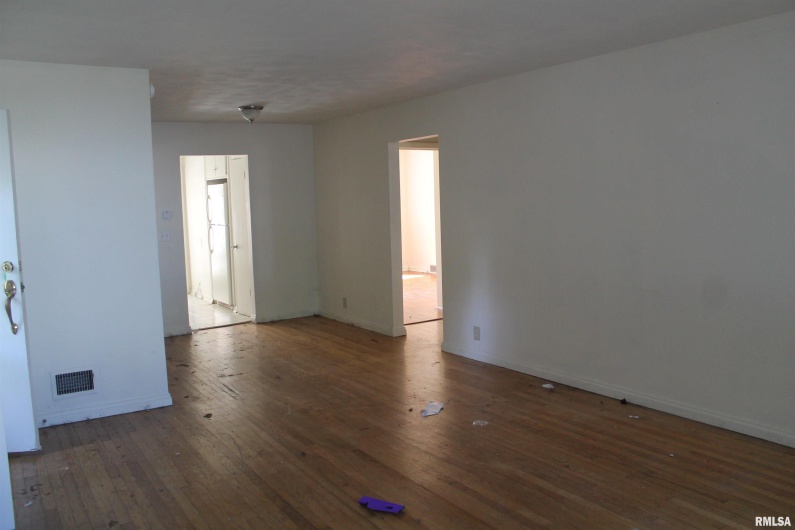802 JOHNSON Street, Carbondale, Illinois 62901, 3 Bedrooms Bedrooms, 0 ,1 BathroomBathrooms,Residential,For Sale,JOHNSON,0,RMAEB459476