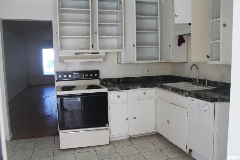 802 JOHNSON Street, Carbondale, Illinois 62901, 3 Bedrooms Bedrooms, 0 ,1 BathroomBathrooms,Residential,For Sale,JOHNSON,0,RMAEB459476