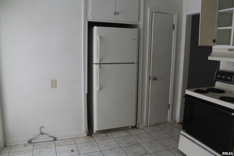 802 JOHNSON Street, Carbondale, Illinois 62901, 3 Bedrooms Bedrooms, 0 ,1 BathroomBathrooms,Residential,For Sale,JOHNSON,0,RMAEB459476