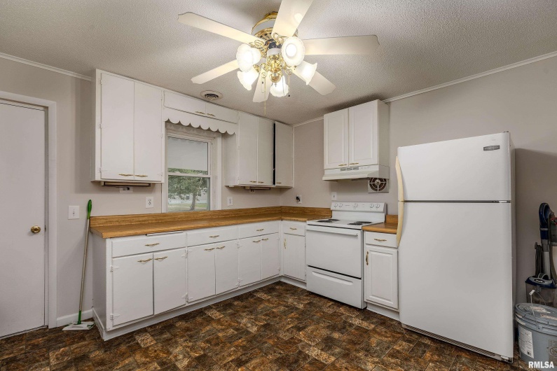 53 Private Road 1M Road, DeSoto, Illinois 62924, 3 Bedrooms Bedrooms, 0 ,1 BathroomBathrooms,Residential,For Sale,Private Road 1M,0,RMAEB459478