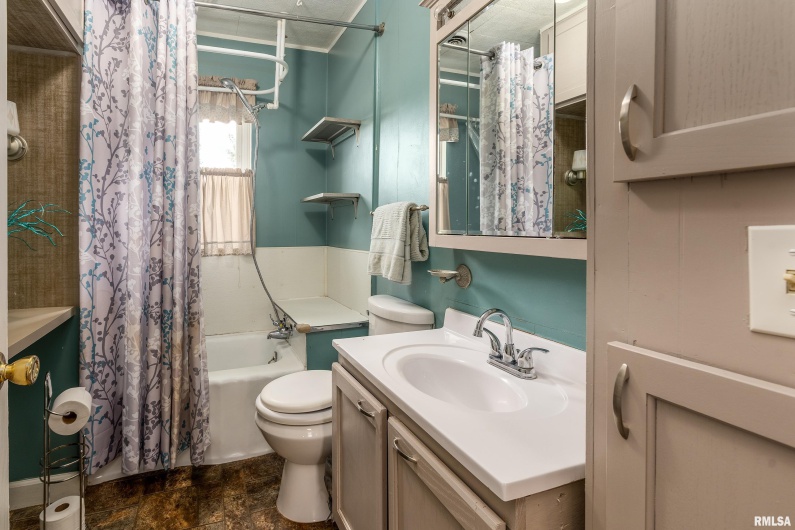 53 Private Road 1M Road, DeSoto, Illinois 62924, 3 Bedrooms Bedrooms, 0 ,1 BathroomBathrooms,Residential,For Sale,Private Road 1M,0,RMAEB459478