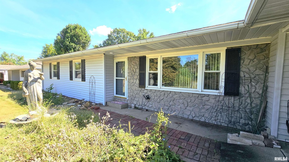 1216 17TH Street, Herrin, Illinois 62948, 3 Bedrooms Bedrooms, 0 ,2 BathroomsBathrooms,Residential,For Sale,17TH,0,RMAEB459479