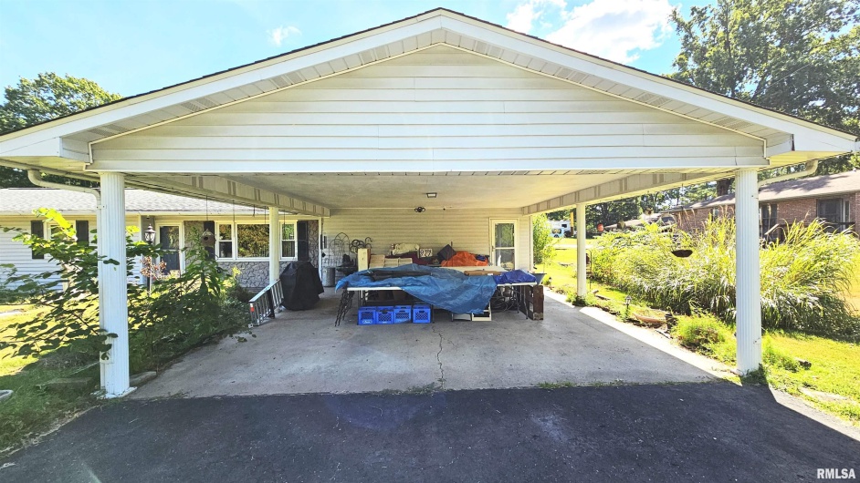 1216 17TH Street, Herrin, Illinois 62948, 3 Bedrooms Bedrooms, 0 ,2 BathroomsBathrooms,Residential,For Sale,17TH,0,RMAEB459479