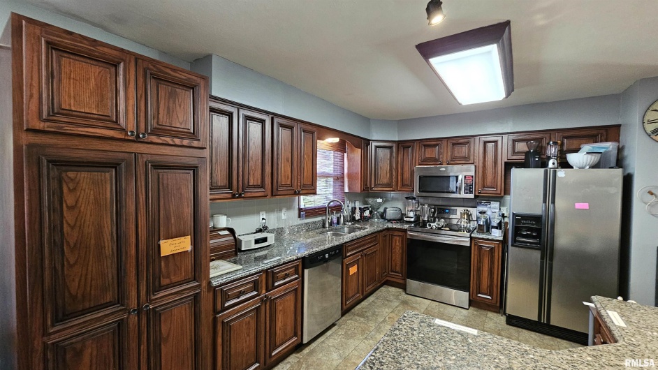 1216 17TH Street, Herrin, Illinois 62948, 3 Bedrooms Bedrooms, 0 ,2 BathroomsBathrooms,Residential,For Sale,17TH,0,RMAEB459479