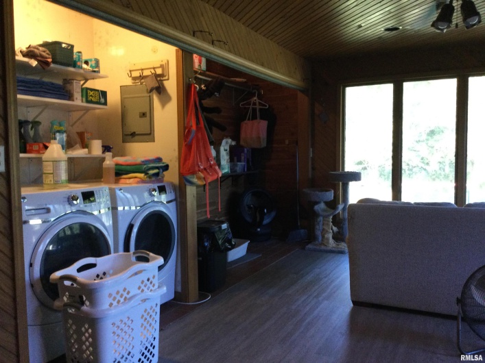 213 Lingale Avenue, Marion, Illinois 62959, 3 Bedrooms Bedrooms, 0 ,2 BathroomsBathrooms,Residential,For Sale,Lingale,0,RMAQC4266794