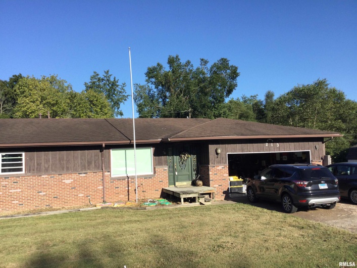 213 Lingale Avenue, Marion, Illinois 62959, 3 Bedrooms Bedrooms, 0 ,2 BathroomsBathrooms,Residential,For Sale,Lingale,0,RMAQC4266794