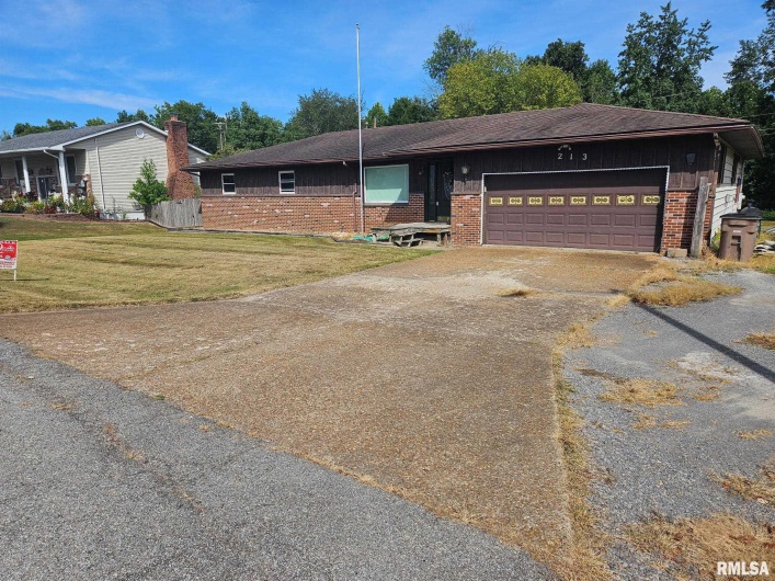 213 Lingale Avenue, Marion, Illinois 62959, 3 Bedrooms Bedrooms, 0 ,2 BathroomsBathrooms,Residential,For Sale,Lingale,0,RMAQC4266794