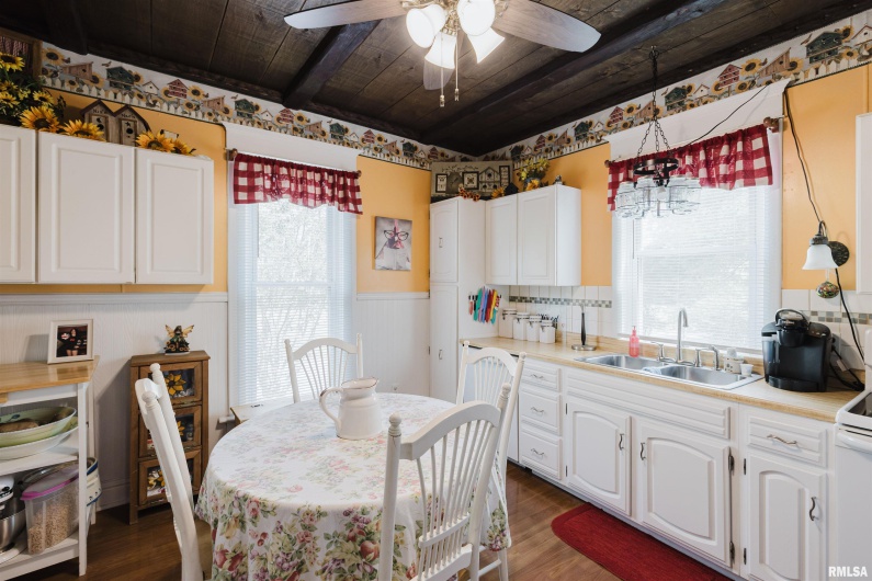 816 DIVISION Street, Carterville, Illinois 62918, 2 Bedrooms Bedrooms, 0 ,1 BathroomBathrooms,Residential,For Sale,DIVISION,0,RMAQC4266799