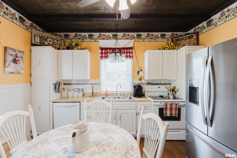 816 DIVISION Street, Carterville, Illinois 62918, 2 Bedrooms Bedrooms, 0 ,1 BathroomBathrooms,Residential,For Sale,DIVISION,0,RMAQC4266799
