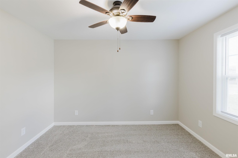 1305 DAVIS Avenue, Johnston City, Illinois 62951, 2 Bedrooms Bedrooms, 0 ,1 BathroomBathrooms,Residential,For Sale,DAVIS,0,RMAQC4266801