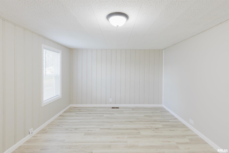 1305 DAVIS Avenue, Johnston City, Illinois 62951, 2 Bedrooms Bedrooms, 0 ,1 BathroomBathrooms,Residential,For Sale,DAVIS,0,RMAQC4266801