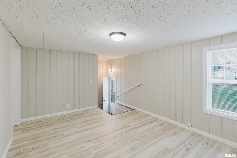1305 DAVIS Avenue, Johnston City, Illinois 62951, 2 Bedrooms Bedrooms, 0 ,1 BathroomBathrooms,Residential,For Sale,DAVIS,0,RMAQC4266801