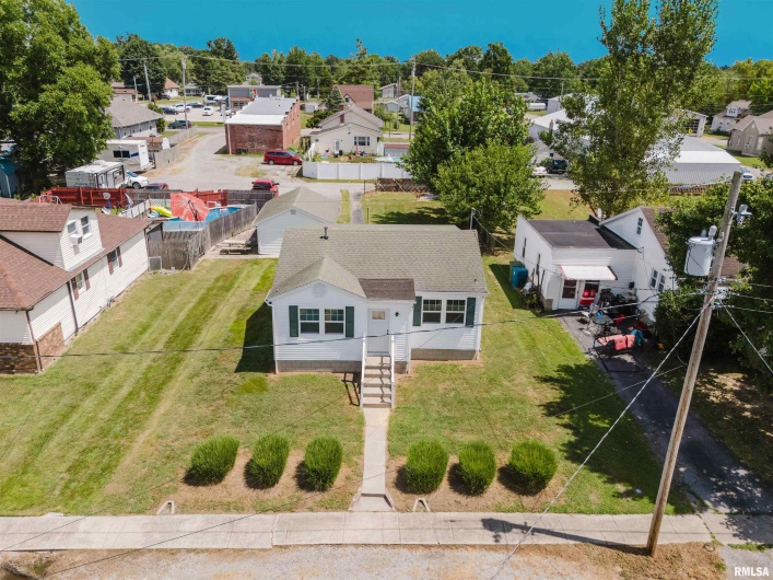 1305 DAVIS Avenue, Johnston City, Illinois 62951, 2 Bedrooms Bedrooms, 0 ,1 BathroomBathrooms,Residential,For Sale,DAVIS,0,RMAQC4266801
