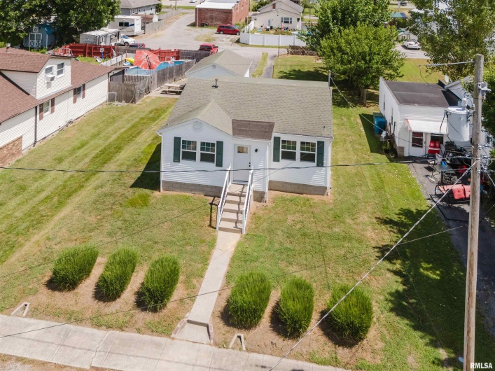 1305 DAVIS Avenue, Johnston City, Illinois 62951, 2 Bedrooms Bedrooms, 0 ,1 BathroomBathrooms,Residential,For Sale,DAVIS,0,RMAQC4266801