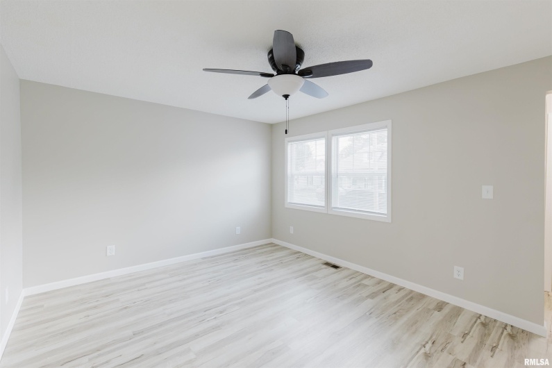 1305 DAVIS Avenue, Johnston City, Illinois 62951, 2 Bedrooms Bedrooms, 0 ,1 BathroomBathrooms,Residential,For Sale,DAVIS,0,RMAQC4266801